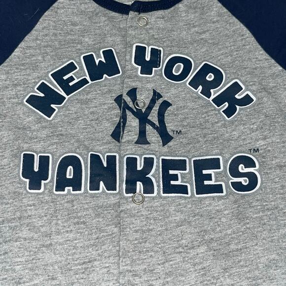 MLB Genuine Merchandise Baby 3/6M New York Yankees One Piece Romper - Picture 4 of 4